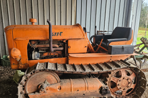 Trattrice agricola cingolata Fiat 411c1
