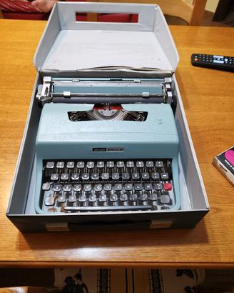 macchina da scrivere Olivetti lettera32
