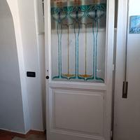 Porta vetrata con dipinto a mano