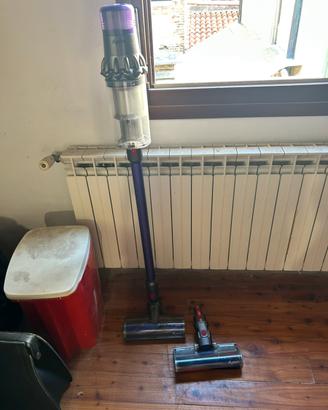 Dyson v11 con accessori + spazzola tappeti