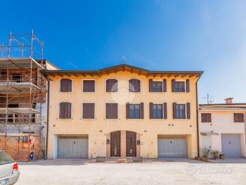 4 LOCALI A VILLAFRANCA DI VERONA