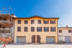 4 LOCALI A VILLAFRANCA DI VERONA