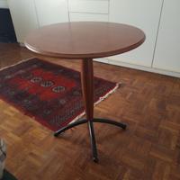 coppia di tavolini da camera 