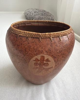 Vaso Etnico in Zucca Essiccata Intagliata a Mano
