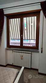finestra in legno con vetro camera