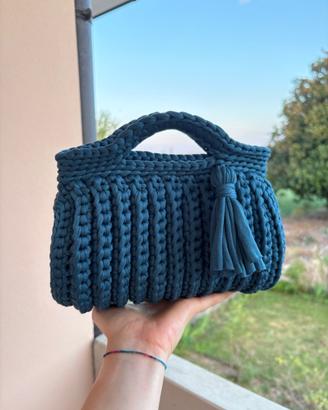 Borsa bauletto ad uncinetto