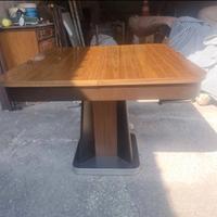 tavola anni 70 allungabile le sedie non ci sono pi