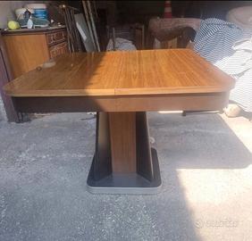 tavola anni 70 allungabile le sedie non ci sono pi