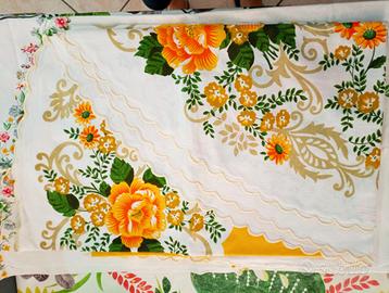 Tre tovaglie da tavola per tavolo rotondo