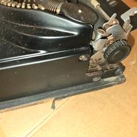 macchina per scrivere Olivetti 