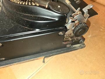 macchina per scrivere Olivetti 