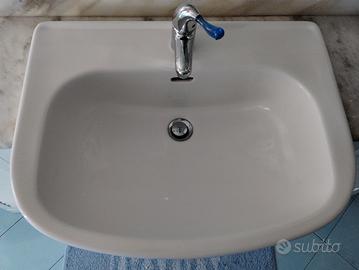 lavabo Pozzi Ginori e miscelatore Newform 