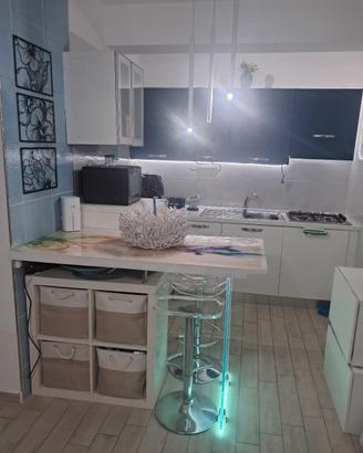 cucina moderna tenuta molto bene