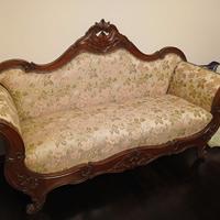 Divano in legno antico