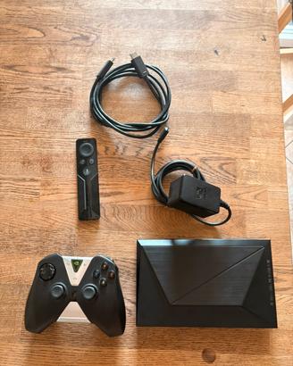 NVIDIA Shield TV P2571 16GB Completa di Controller