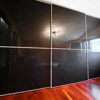 Armadio "Molteni & C" ante scorrevoli vetro scuro