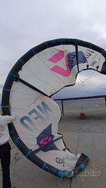 Kitesurf completi di kite tavola  10 12 e trapezi
