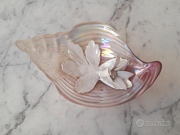 oggetto decorativo a forma di conchiglia