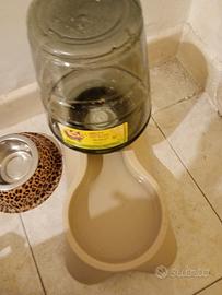 distributore di acqua per gatti/ cani