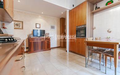 TRILOCALE CON BALCONE