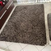 Tappeto grigio da salotto