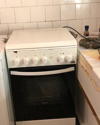 Cucina fornello con forno