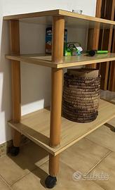 Carrello TV o porta oggetti com rotelle.