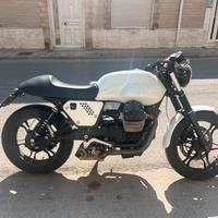 Moto Guzzi V7 stone