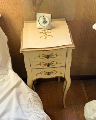 Comodino/ mini cassettiera in stile veneziano