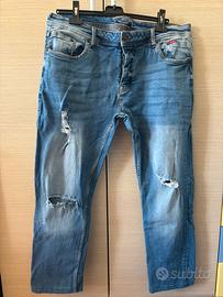 Jeans strappati