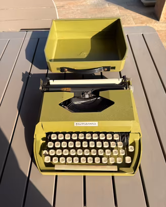 Macchina da scrivere Olivetti Primavera