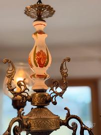 Lampadario vintage in ottone e ceramica