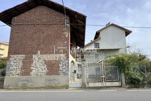 CASA SEMI INDIPENDENTE CON GIARDINO PRIVATO A COSS