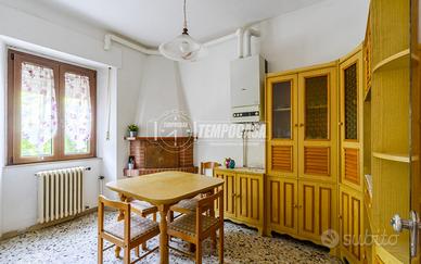 AMPIO QUADRILOCALE CON CANTINA