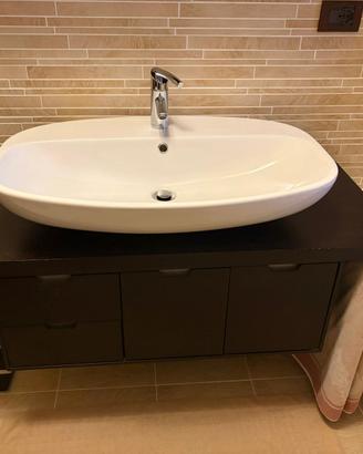 Mobile da bagno completo di lavandino e specchio