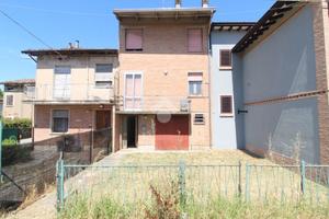 CASA SEMINDIPENDENTE A CADELBOSCO DI SOPRA