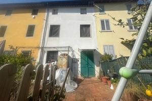 CASA DI CORTE A CAPANNORI