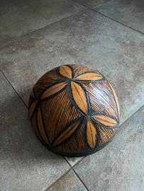 zucca intagliata con motivi floreali