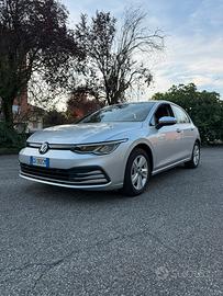Volkswagen Golf 8 1.0 eTSI 110 CV