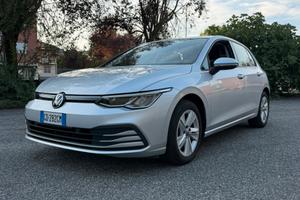 Volkswagen Golf 8 1.0 eTSI 110 CV