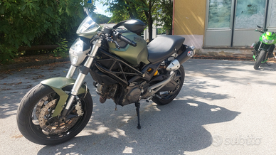 Ducati monster 696