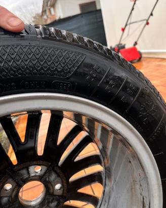 Cerchi in lega + gomme invernali gruppo Vag