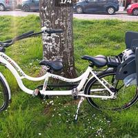 Hugbike a pedalata assistita come nuova