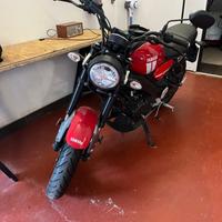 Yamaha XSR 125 rossa a Milano