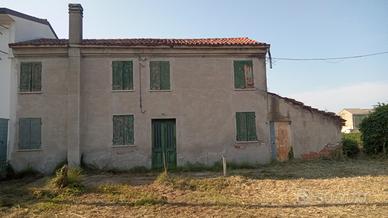 Rustico da ristrutturare con eventuale terreno agr