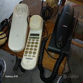 2 telefoni fissi da muro e tavolo
