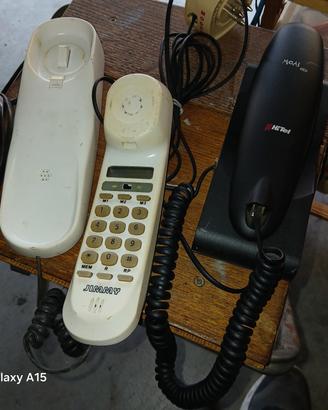 2 telefoni fissi da muro e tavolo