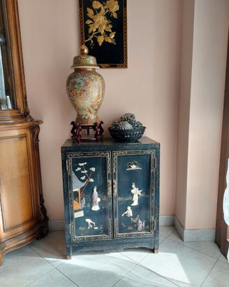 mobiletto cinese in legno