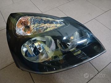 Coppia fari anteriori Renault Clio seconda serie.