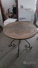 Tavolo in legno dipinto a mano